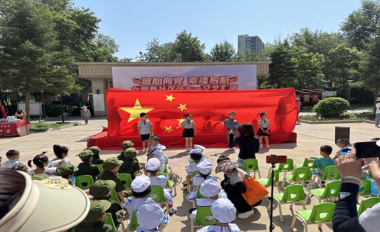 20.物业总公司金地梧桐华府服务中心举办七一建党文艺汇演_副本.jpg