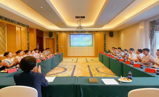 18.酒店公司召开实习生见面会暨沟通座谈会_副本.jpg